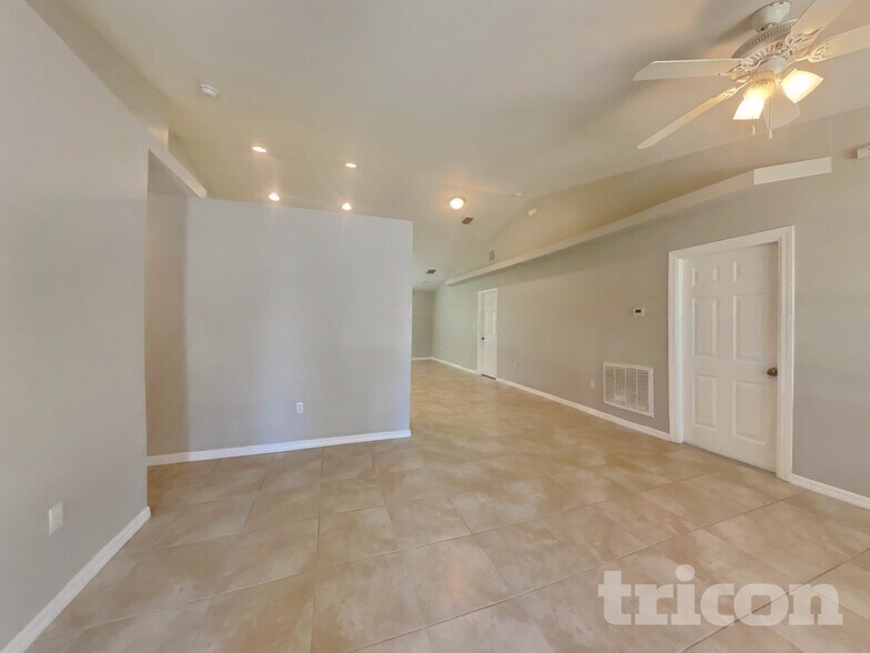 Building Photo - 23183 Burlingame Ave