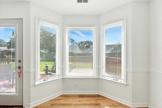 Building Photo - 3077 Silver Maple Dr