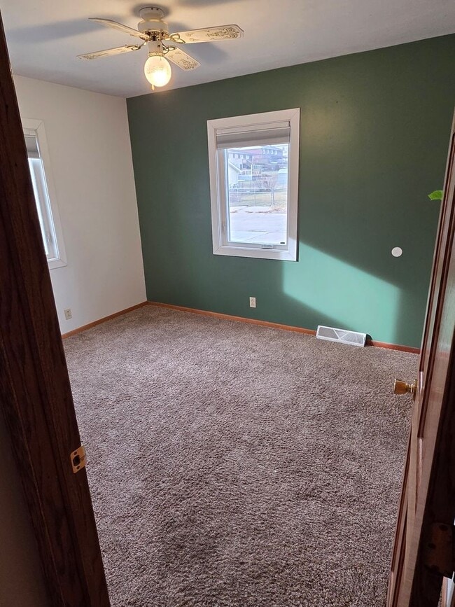 Building Photo - 4 Bedroom | 2 Bathroom | 1 car garage | Fully Fenced Yard | Great Location