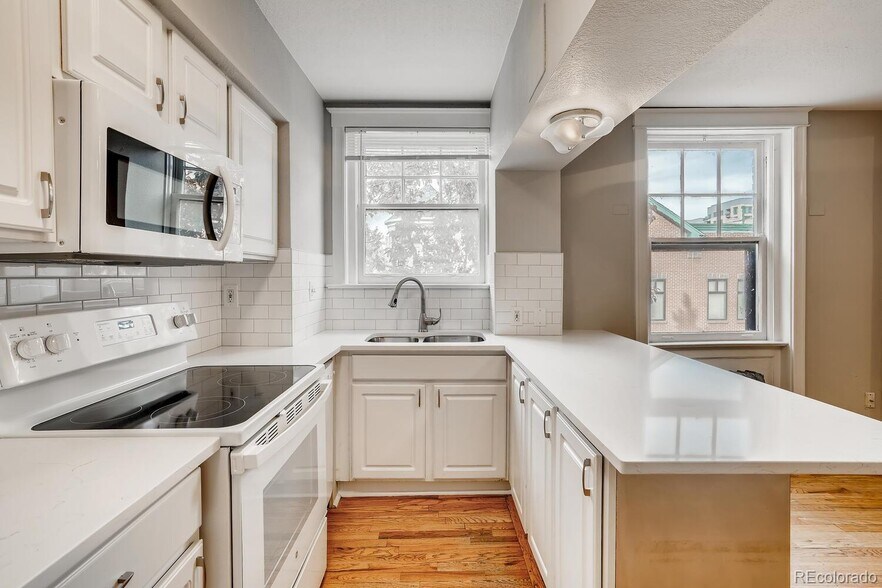Primary Photo - 215 E 11th Ave