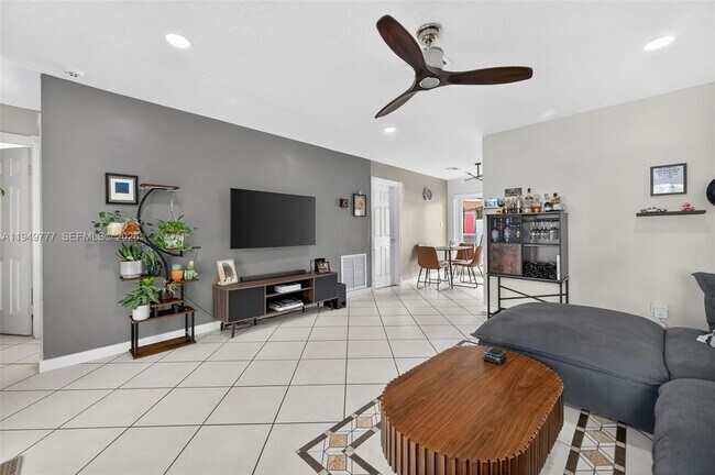 Building Photo - 6640 Douglas St