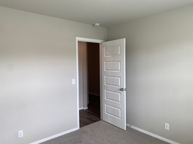 Building Photo - Welcome to your beautiful 4 bedroom, 2 bath home in Broken Arrow School district!