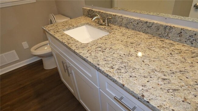 Building Photo - 2 Bed/1 bath single family home in Forsyth...