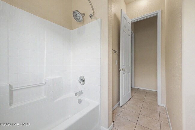 Building Photo - 6747 E Kilkenny Pl
