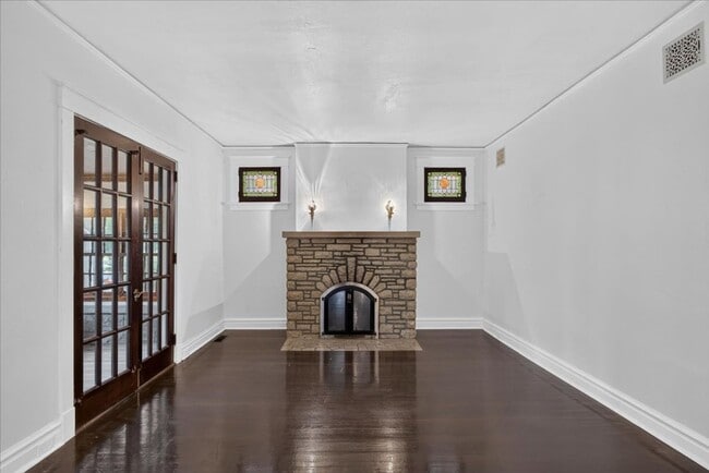 Building Photo - 7325 Sutherland Ave