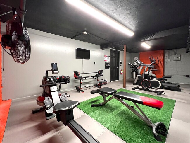 Building Photo - 18 The Cres