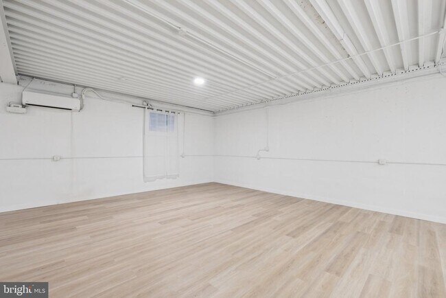 Building Photo - 1116 N Bodine St