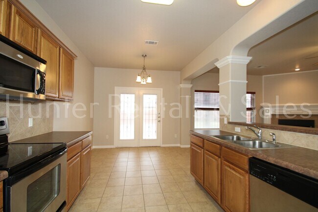 Building Photo - Bridgewood Beauty