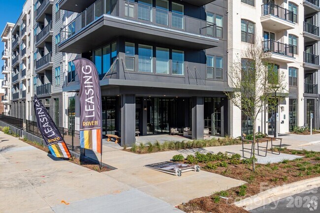 Building Photo - 536 W Tremont Ave