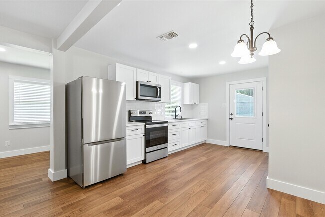Building Photo - 2311 Brazeal St