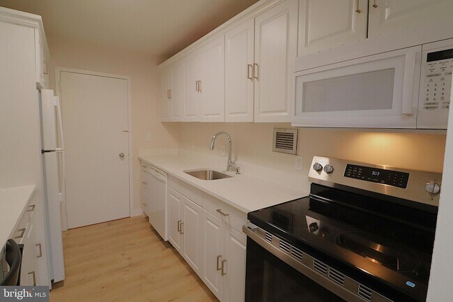 Building Photo - 7505 Democracy Blvd