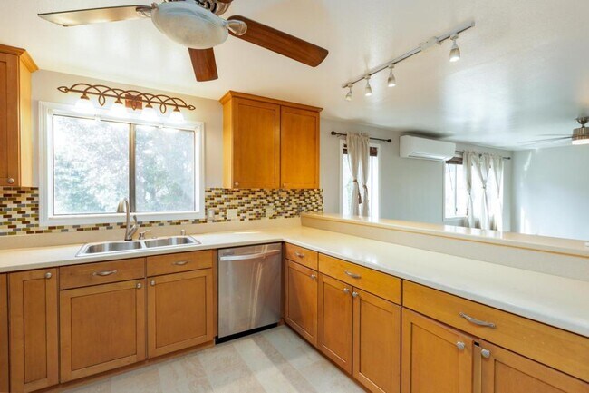 Building Photo - 91-1048 Panapanapuhi St