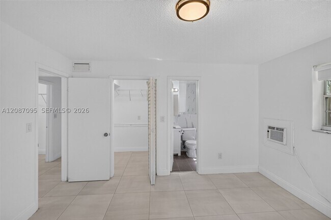 Building Photo - 1055 SW 12th St