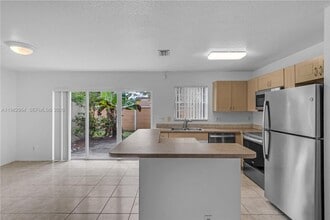 Building Photo - 2400 SW 87th Way