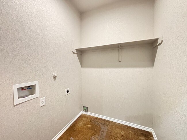 Building Photo - Luxury Duplex in Seguin with 3-bed, 2-bath...
