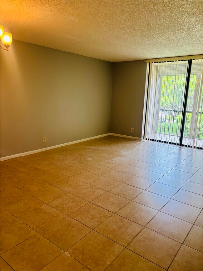 Building Photo - 5190 Las Verdes Cir