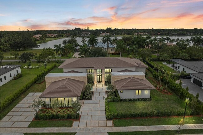 Building Photo - 14930 SW 16 Ct