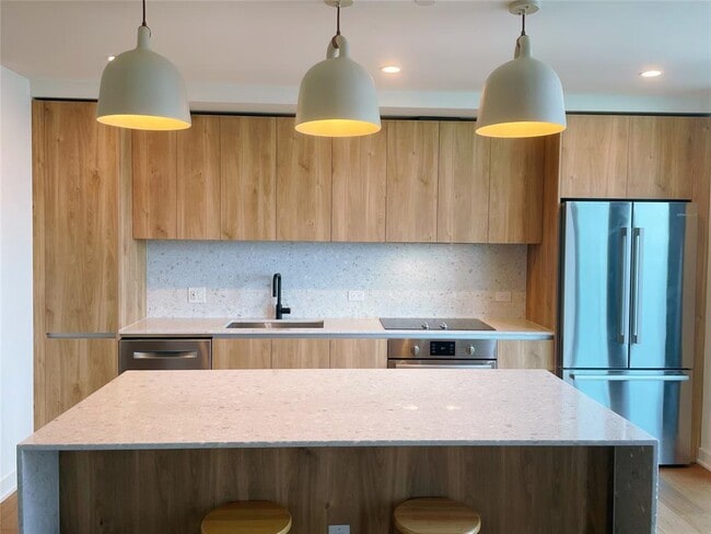 Building Photo - 84 East Ave