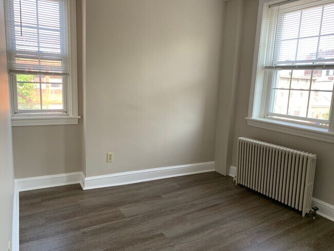 Building Photo - ONE BEDROOM ON THE BEST MAIN ST IN THE USA