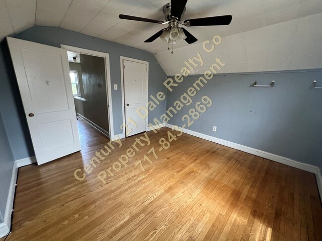 Building Photo - 3 BR 1 Bath Home in Central York School District with an attached Garage