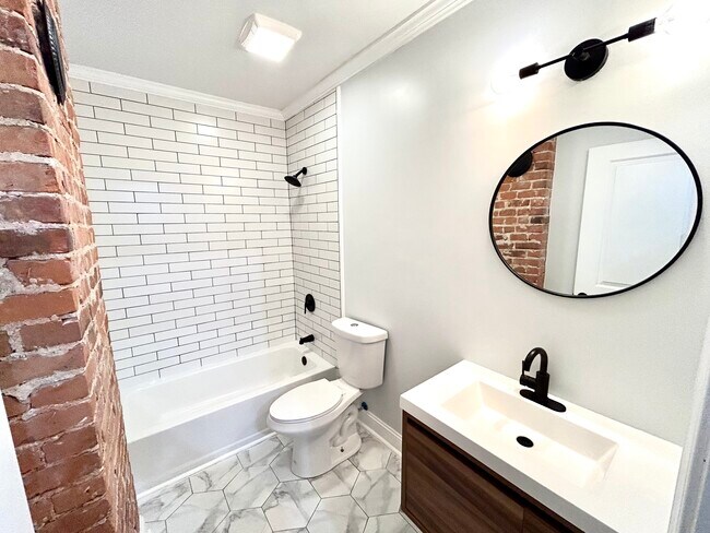 Building Photo - 211 Hawkes Ave