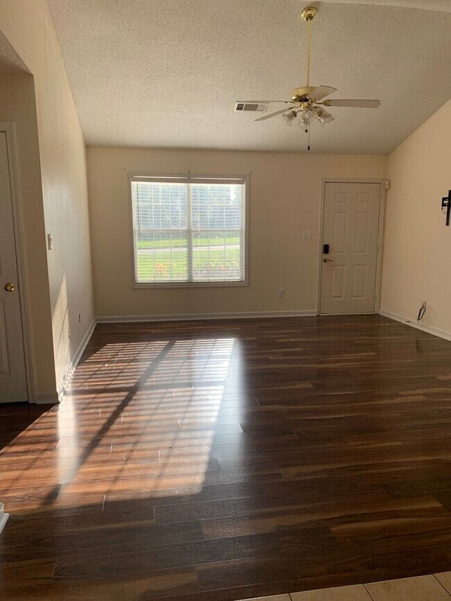 Building Photo - Charming 4BR House in Hampton