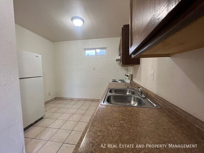 Building Photo - 1229 W Pierce St