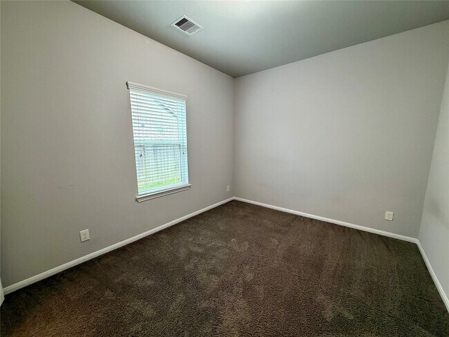 Building Photo - 18665 Legend Oaks Dr