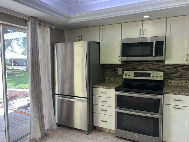 Building Photo - 310 Wexford Terrace