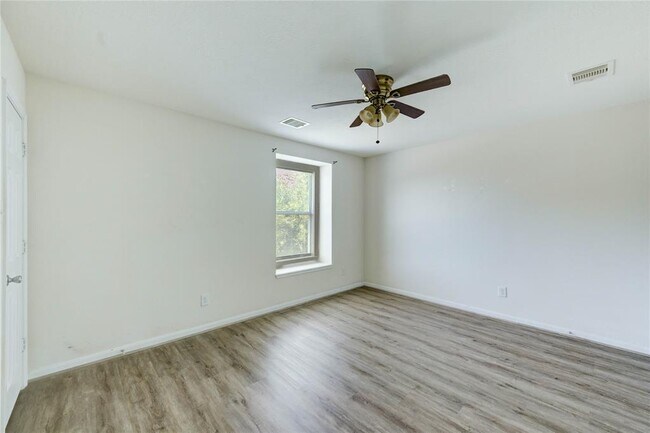 Building Photo - 16003 Peach Bluff Ln