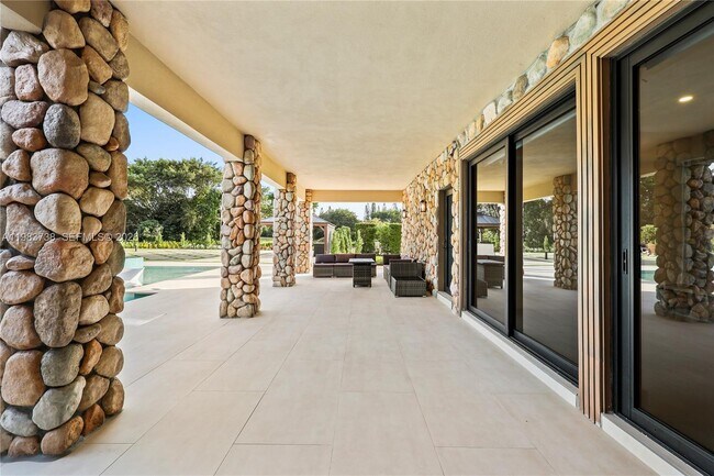 Building Photo - 3320 SW 121st Ave