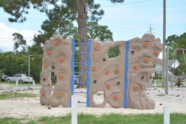 Building Photo - 1223 Redwood Ln