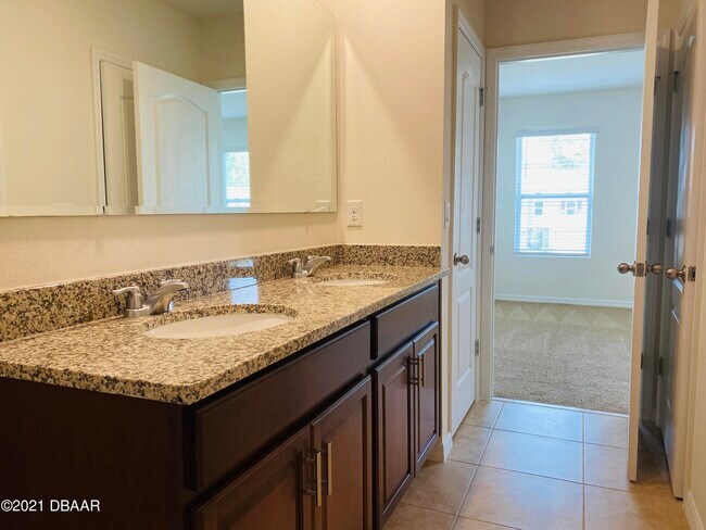 Building Photo - 8 Bella Oaks Dr