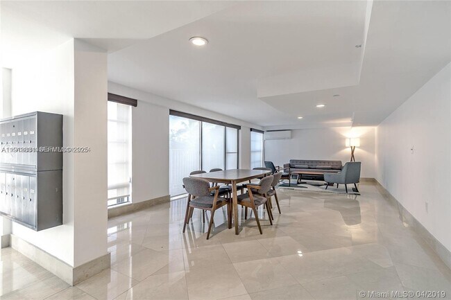 Building Photo - 575 Crandon Blvd