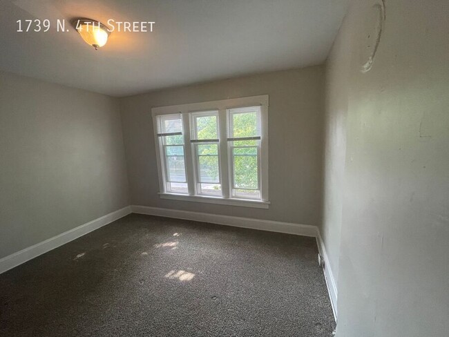 Building Photo - Large 4 Bed/ 2 Bath Duplex In Central Camp...