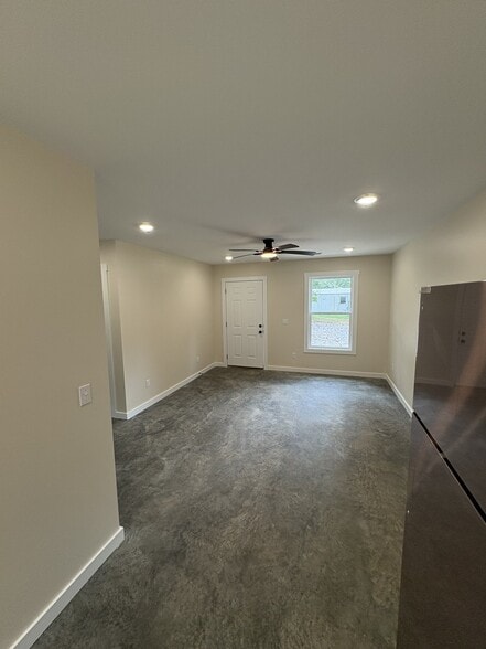 Building Photo - 2045 ginger Ln