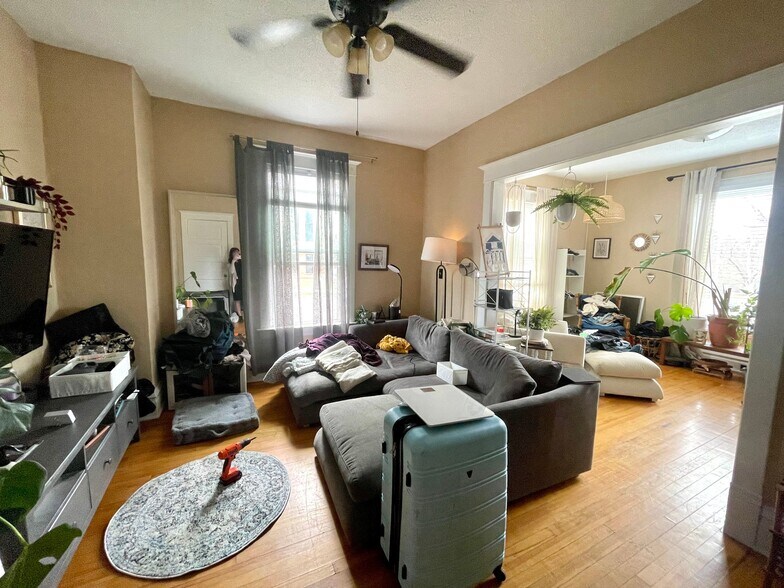 Building Photo - 601 NE Main St