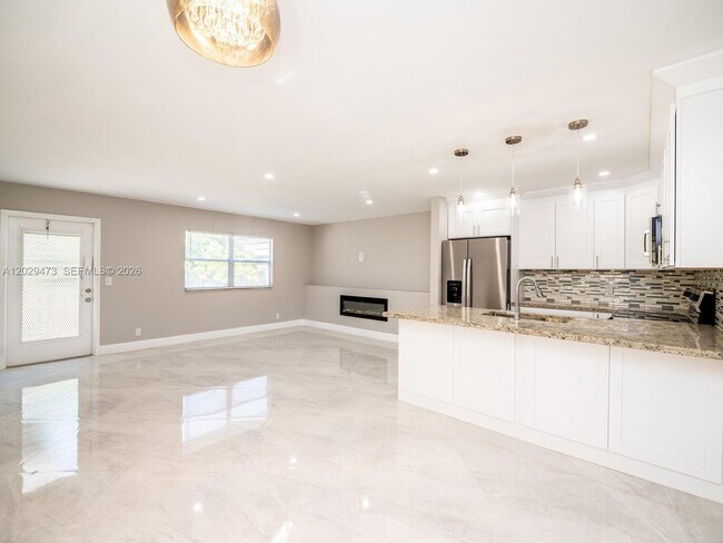 Building Photo - 718 Brittany Park
