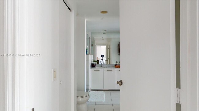 Building Photo - 500 Brickell Ave