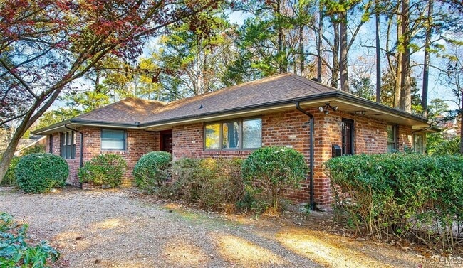 Building Photo - 509 Waveny Rd