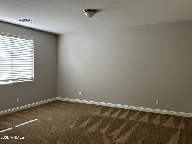 Building Photo - 1686 W Paisley Dr