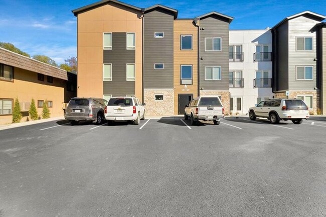 Building Photo - The Bookcliff: Chic 1-Bedroom Retreat: Sop...