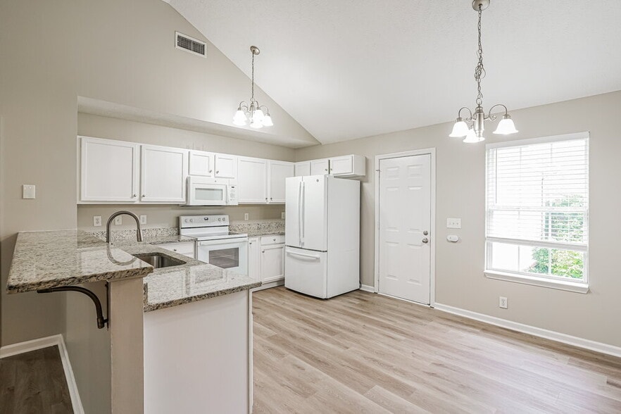 Building Photo - 1339 Macduff Dr