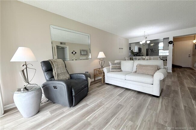 Building Photo - 1950 SW Palm City Rd