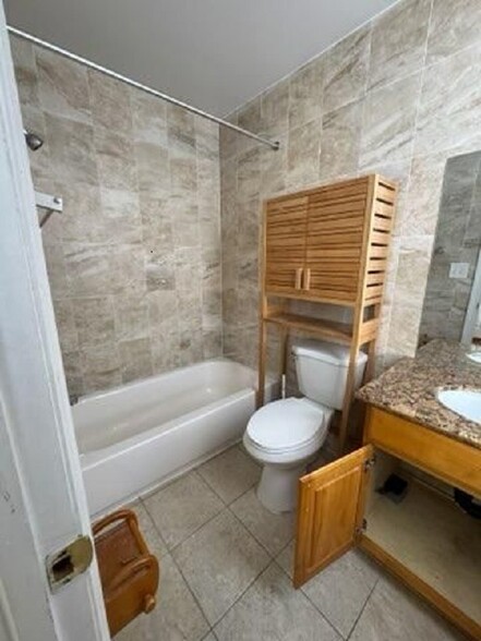 main bathroom - 3706 Mintwood St