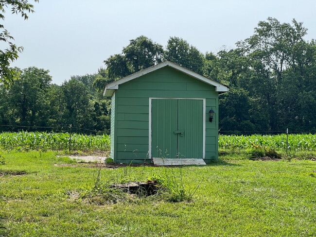 Building Photo - For Rent: 3BR, 1BA in the country