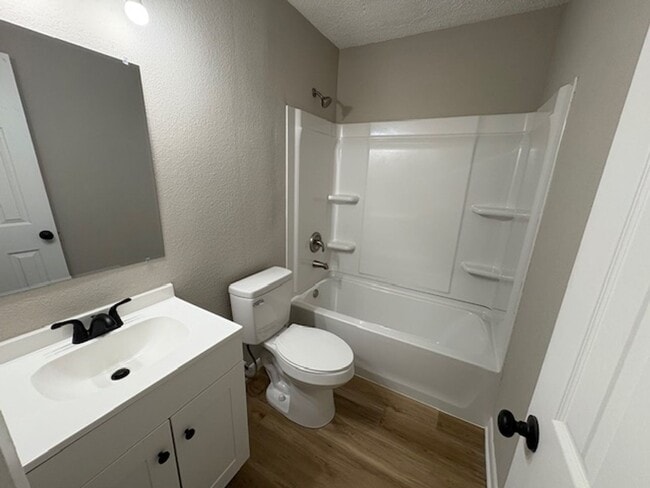 Building Photo - Beautifully Updated 2-Bedroom Duplex with ...