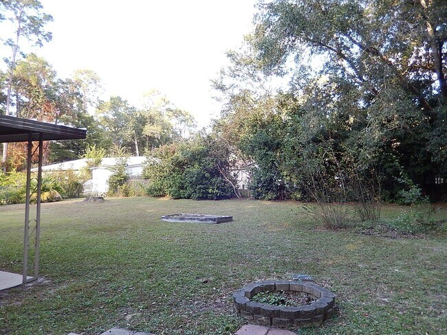 Building Photo - 4321 Snoopy Ln