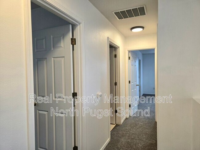 Building Photo - 5231 69th Dr NE