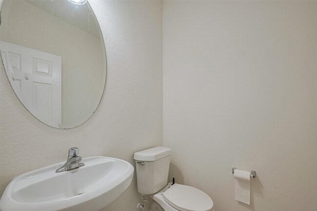 Building Photo - 3215 Laurel Bend Ln